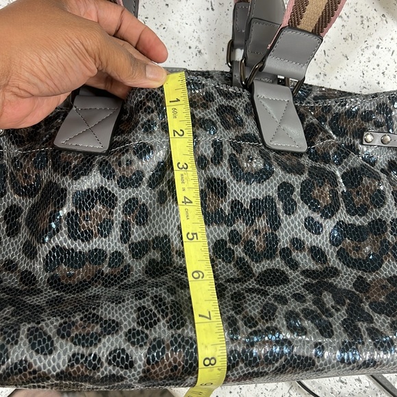 Faux snakeskin leopard print tote - Picture 6 of 9